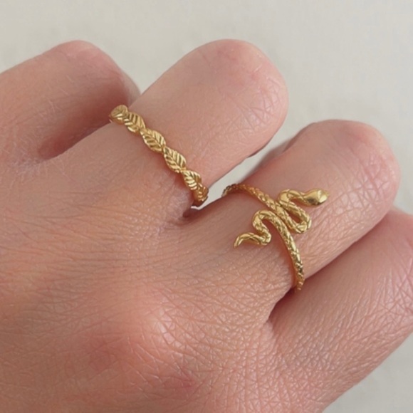 24k Gold Vermeil Leaf Ring - Picture 3 of 8